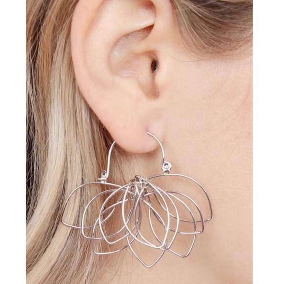 ONLY 1 LEFT - SILVER Wire Floral Petal Earrings - Picture 2 of 2